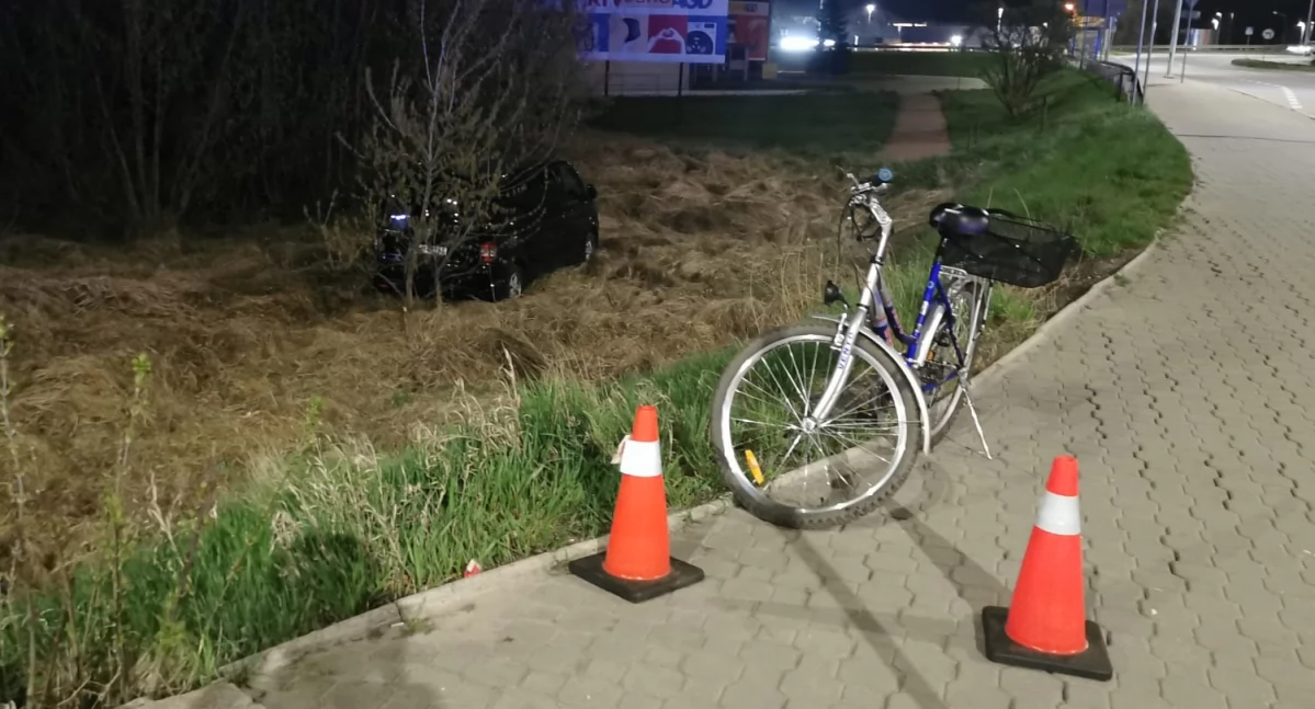 Wypadek w Starachowicach. Kierowca volkswagena transportera zderzył się z rowerzystką