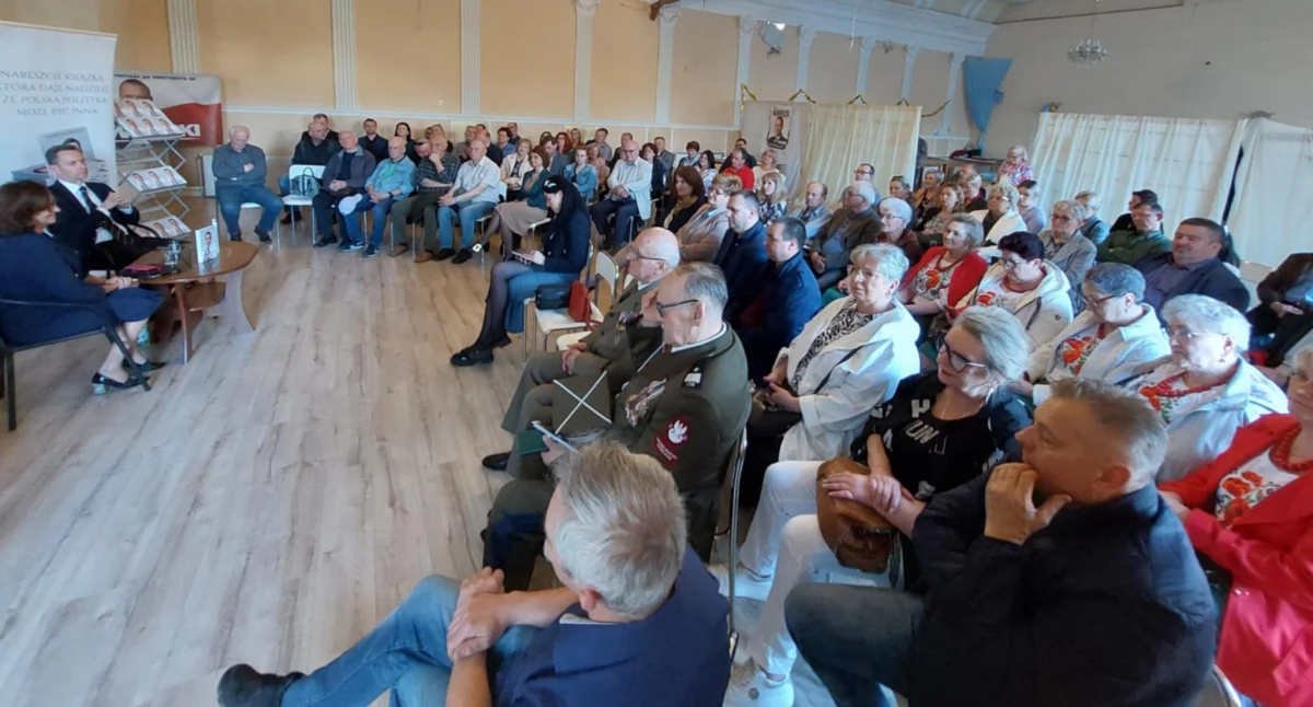 Książka, która daje nadzieję... Tłumy na spotkaniu z Marcinem Ociepą w Starachowicach