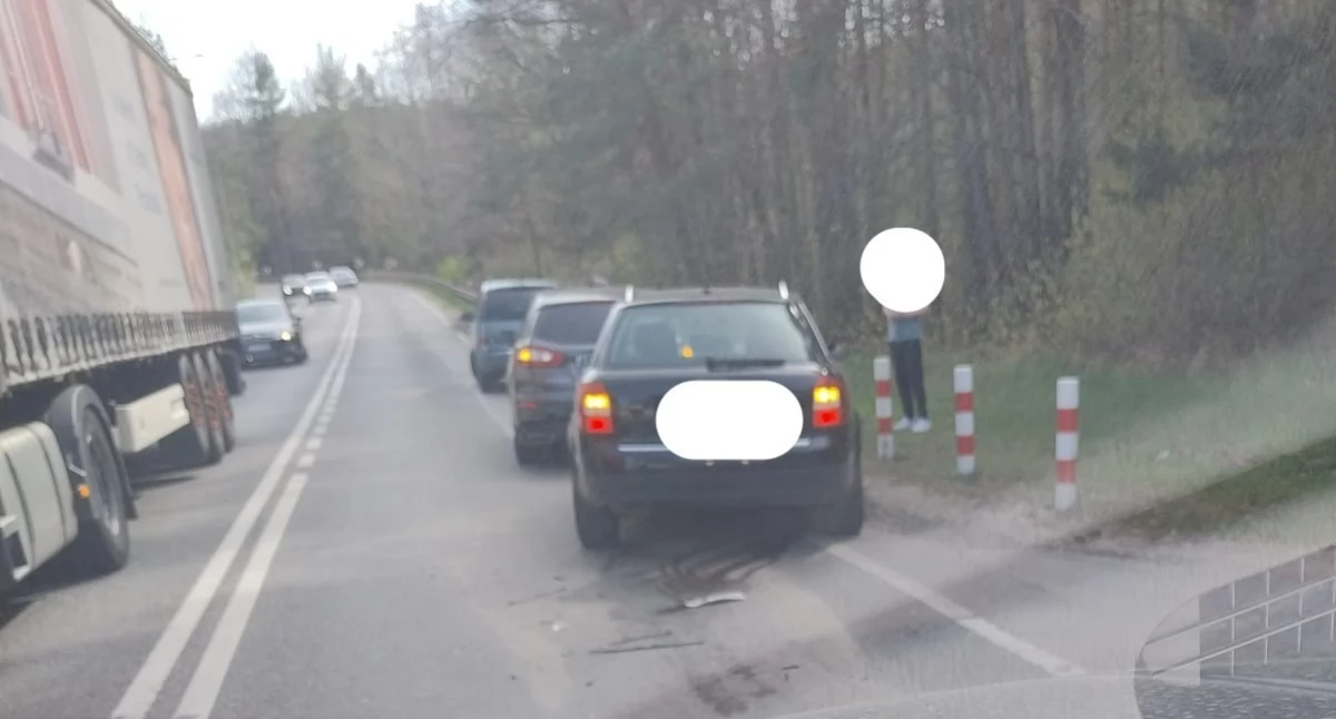 Kolizja na ul. Ostrowieckiej w Starachowicach. Renault w tył audi