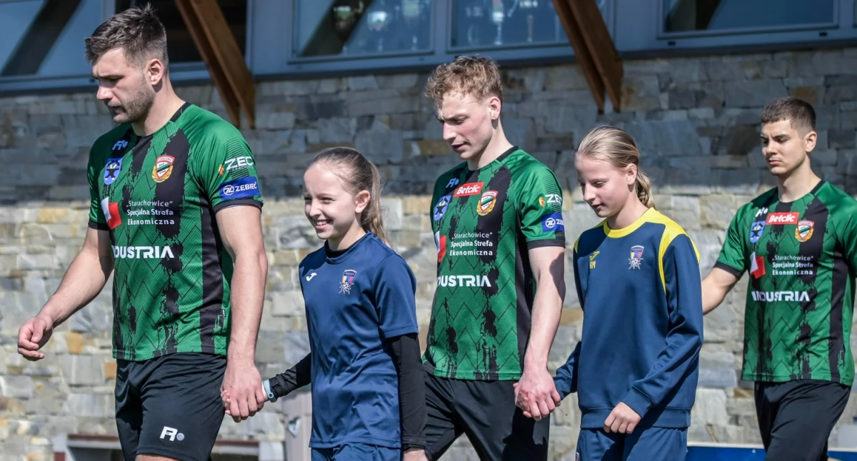 Świąteczny weekend na świętokrzyskich stadionach. Rezerwy krakowskiej Wisły rywalem Staru Starachowice