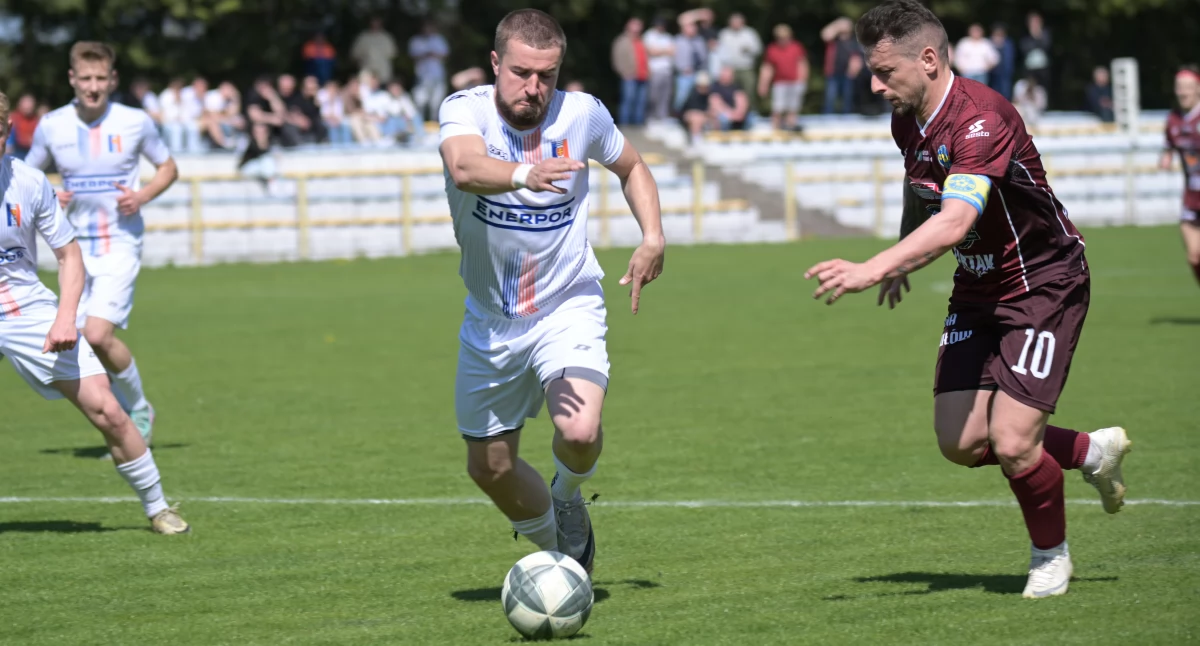 Ważna wiktoria futbolistów Arki Pawłów. Bohaterami spotkania Patryk Kosztowniak i Piotr Wójcik