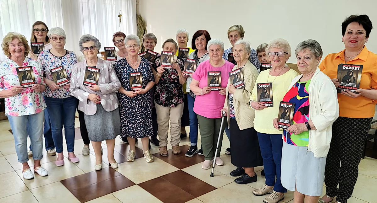 Seniorzy ze Złotej Majówki  przeciw oszustom. Akcja Społeczna UWAGA DZWONI OSZUST 
