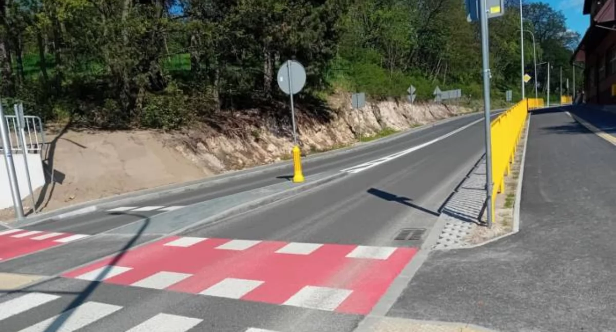 Zamknięty odcinek ul. Piłsudskiego i Borkowskiego. Kierowcy skarżą się na osuwającą skarpę