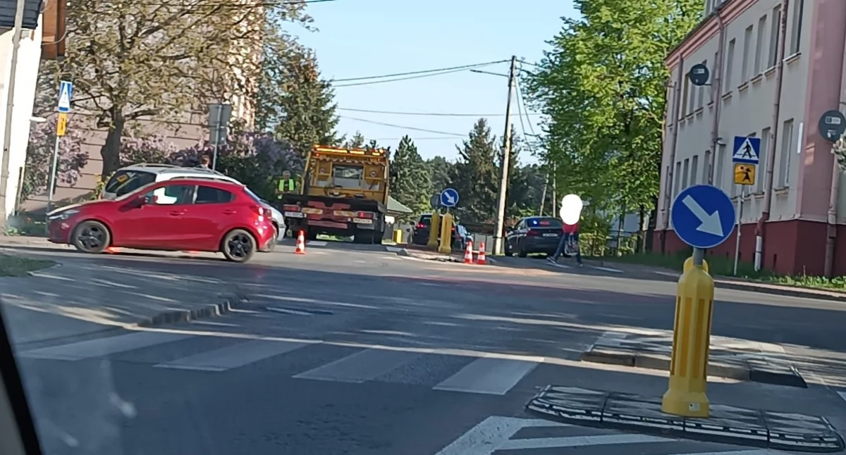 Zderzenie dwóch aut na rondzie w Starachowicach. Będzie wniosek o ukaranie do Sądu Rejonowego