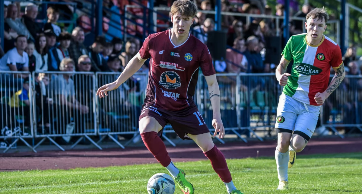 Arka Pawłów uległa Klimontowiance Klimontów 0:1. Gol w ostatniej minucie spotkania