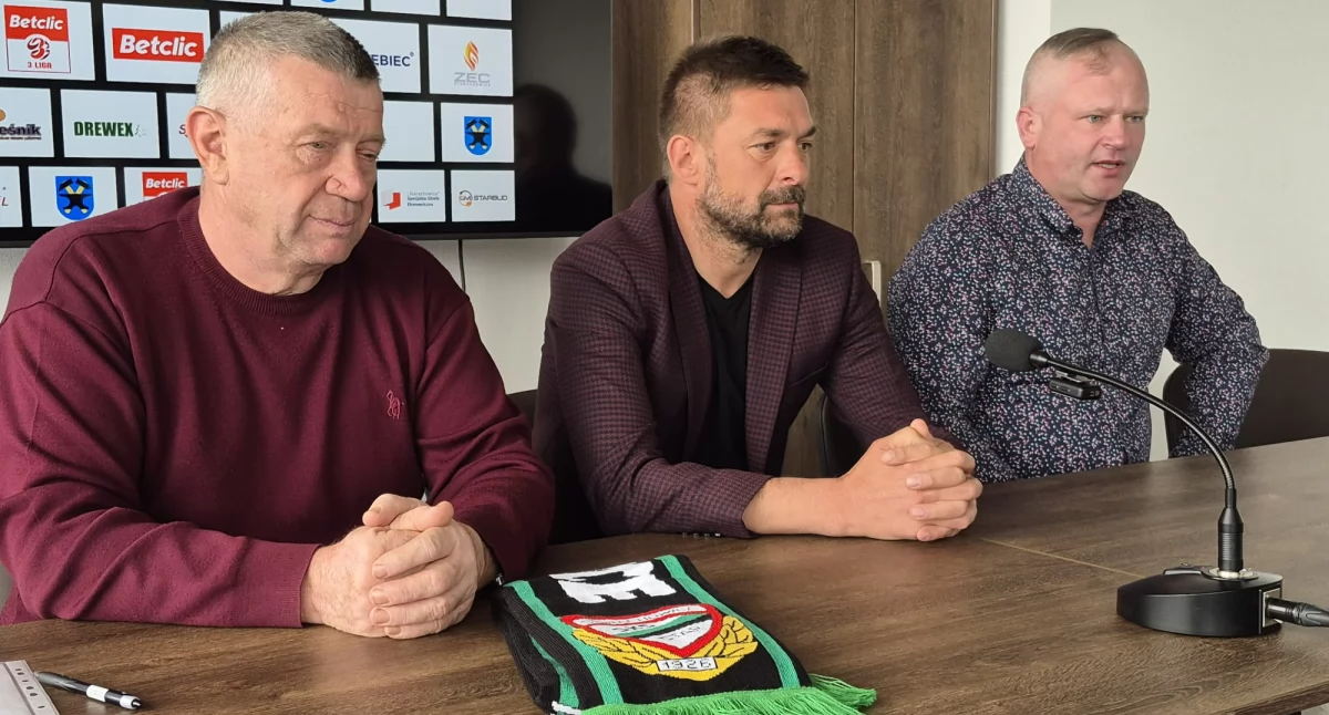 Dariusz Pietrasiak zaprezentowany jako szkoleniowiec Staru Starachowice. Wraca po ponad dwóch dekadach