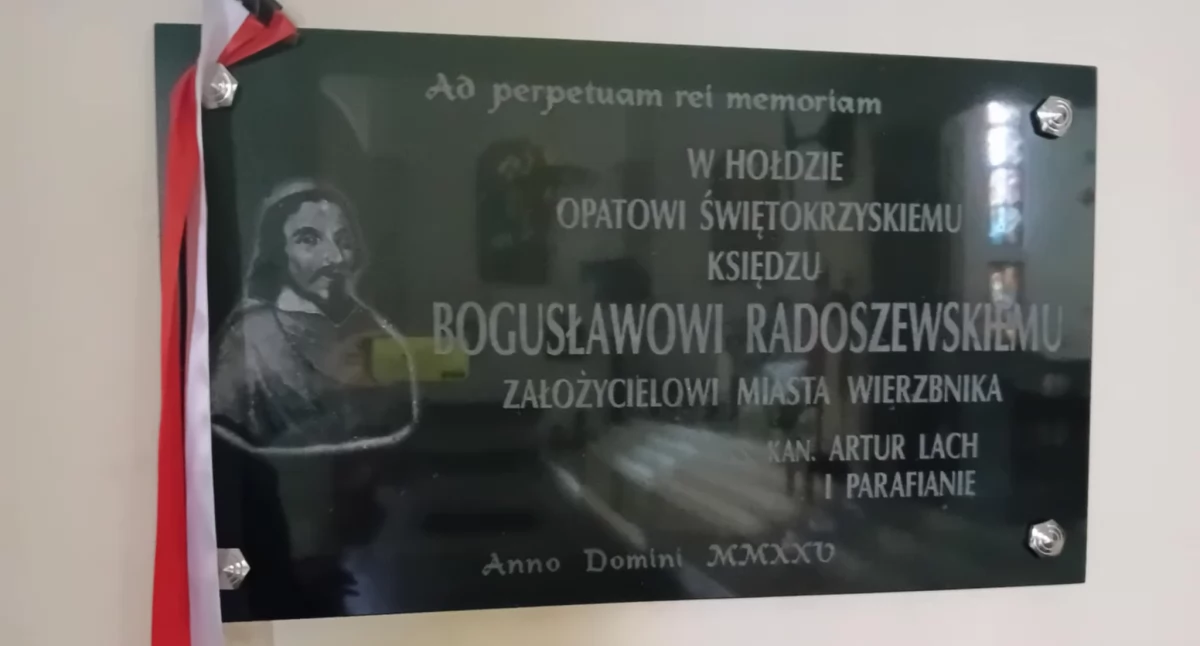 Tablica pamięci ks. Bogusława Radoszewskiego w parafii na Majówce