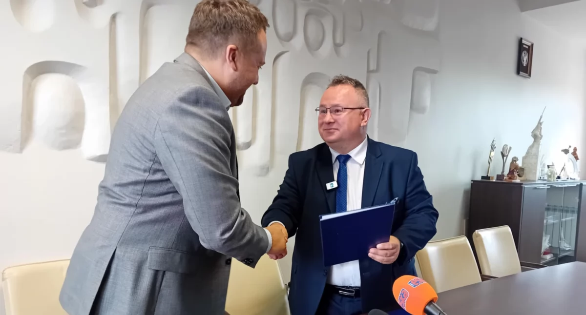 Autobusem linii 16 pojedziemy do Rataj