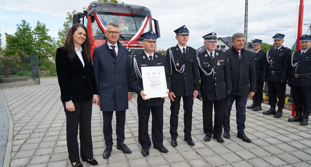Nowy wóz dla OSP Ostrożanka. Święto w straży