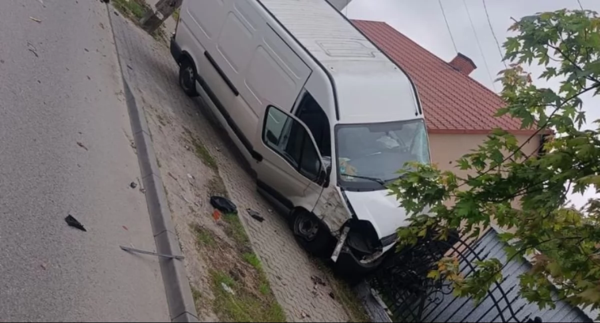 Pijany starachowiczanin sprawcą zdarzenia w Skarżysku-Kamiennej. Skasował ogrodzenie posesji