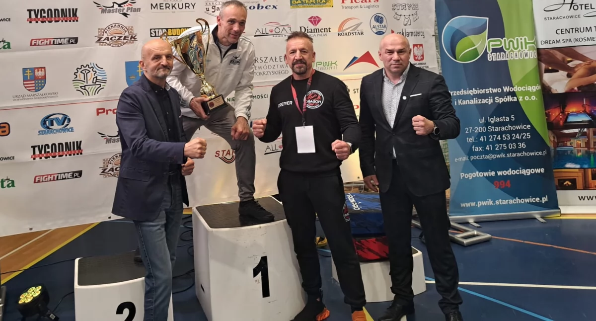 Najlepsi juniorzy i młodzieżowcy z dodatkowymi nagrodami. Mistrzostwa Polski w kickboxingu w Starachowicach, czyli tu rodzą się legendy