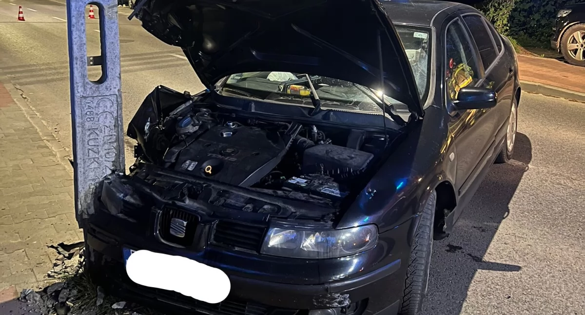 Wypadek na ul. Kościelnej w Starachowicach. Kierowca uciekł z miejsca zdarzenia