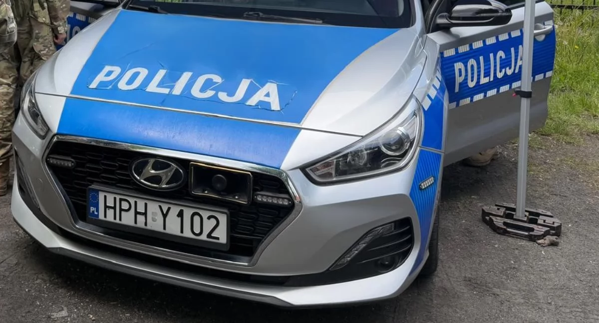 Zniszczona karoseria Volkswagena Sharana. Gdzie jest sprawca?
