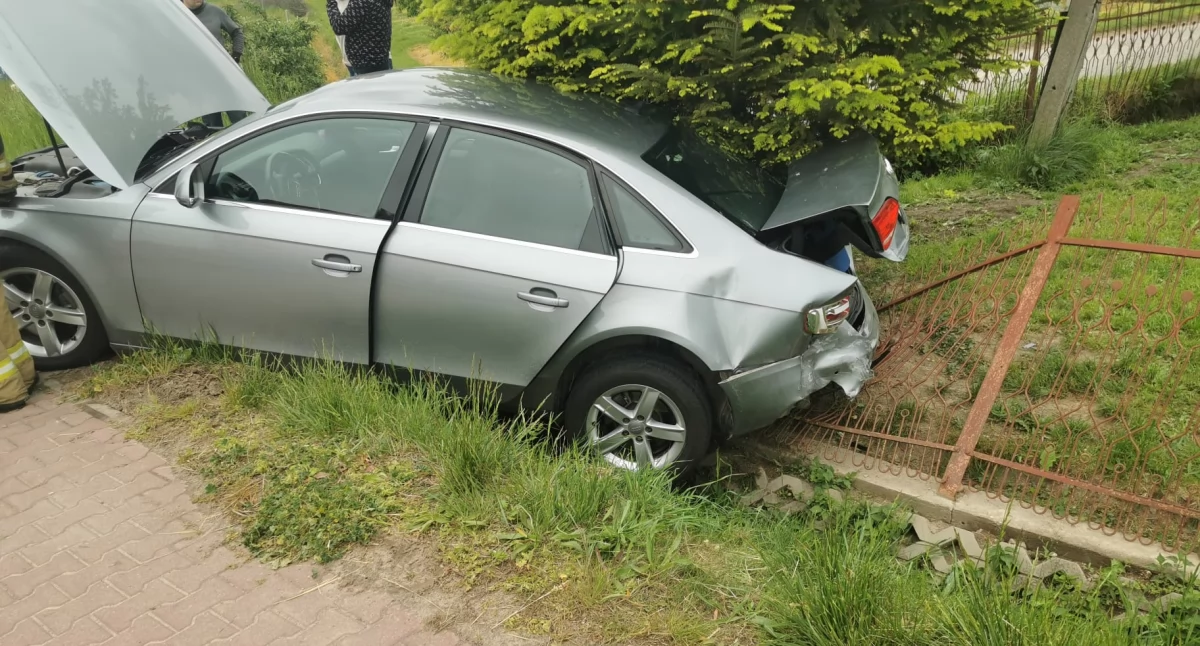 Wypadek w Chybicach. Jedna kierująca wyprzedzała, druga zajechała jej drogę