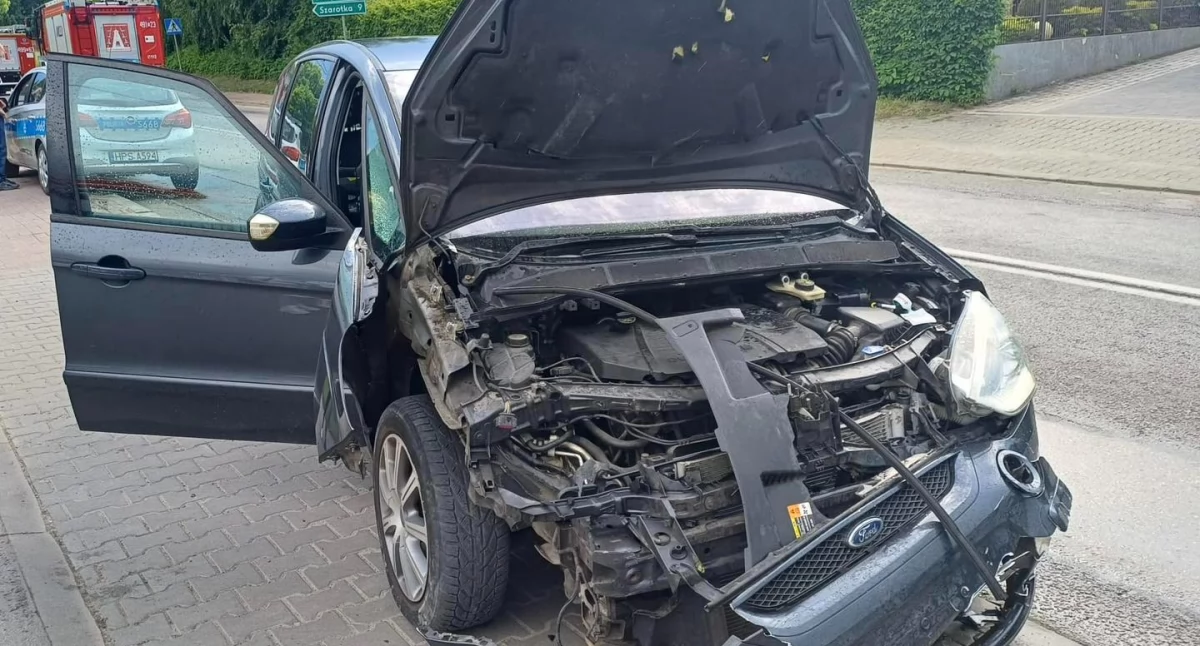 Wypadek w Ambrożowie. 16-latek w ciężkim stanie trafił do szpitala