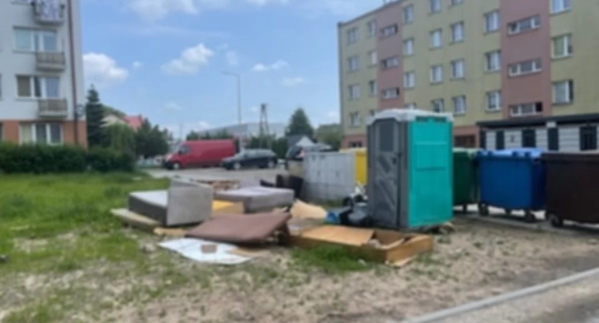 Altana na śmieci aż się prosi... Mieszkańcy z os. Żeromskiego interweniują