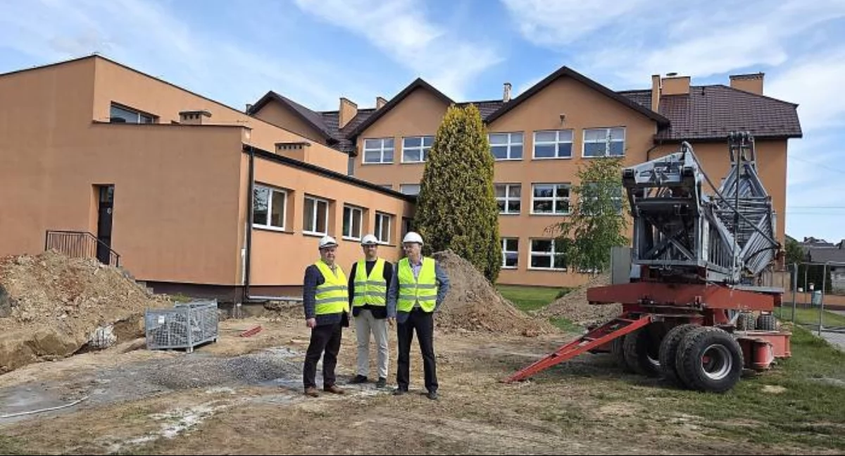 Rok szkolny na finiszu a budowa hali w gm. Pawłów trwa