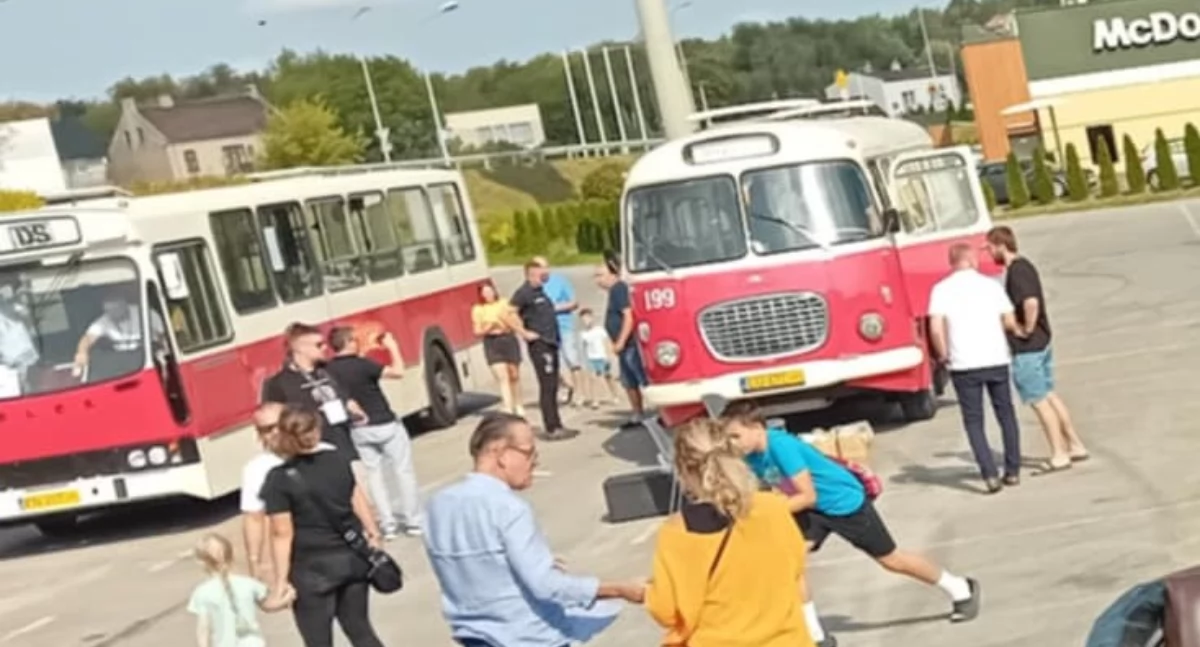 Parada autobusów budzi kontrowersje. Czy potrzebna nam taka promocja i koszty?