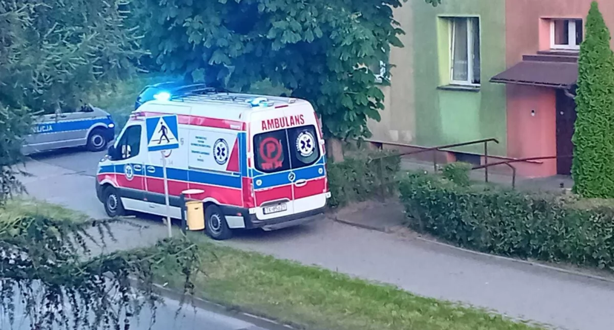 42-latek pobity przez brata? Wieczorna interwencja ratowników medycznych i policjantów