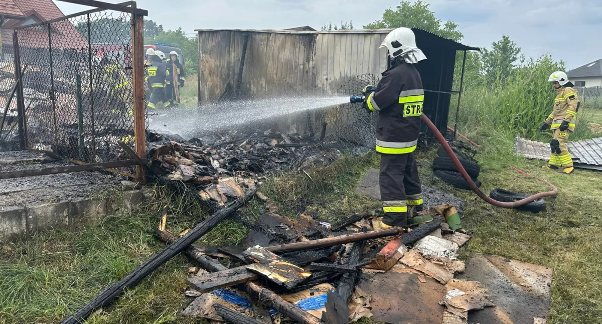Pożar dwóch garaży w miejscowości Dziurów. To sprawka podpalacza?