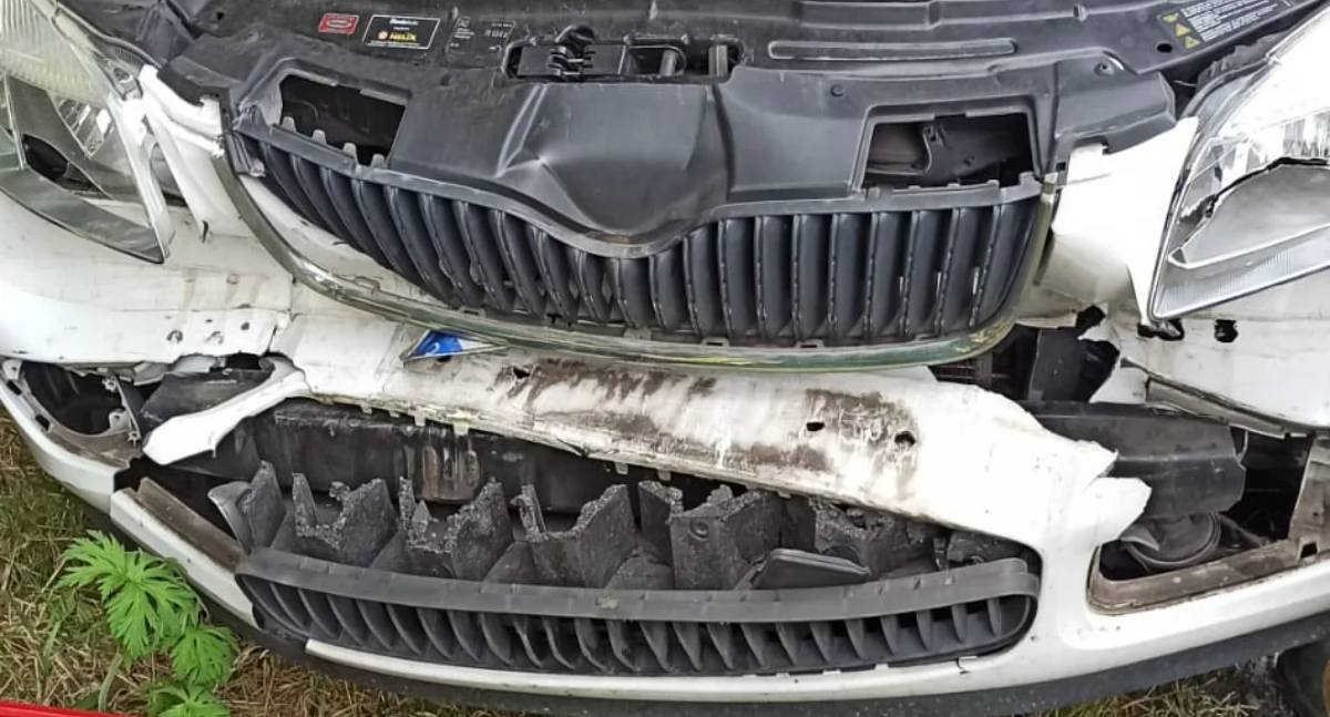 Wypadek na DK nr 42 w Wielkiej Wsi. Kierowca osobówki trafił do szpitala