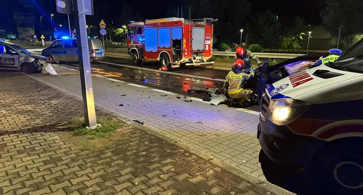 Groźny wypadek w Starachowicach. Uciekał przed policją, doprowadził do czołowego zderzenia