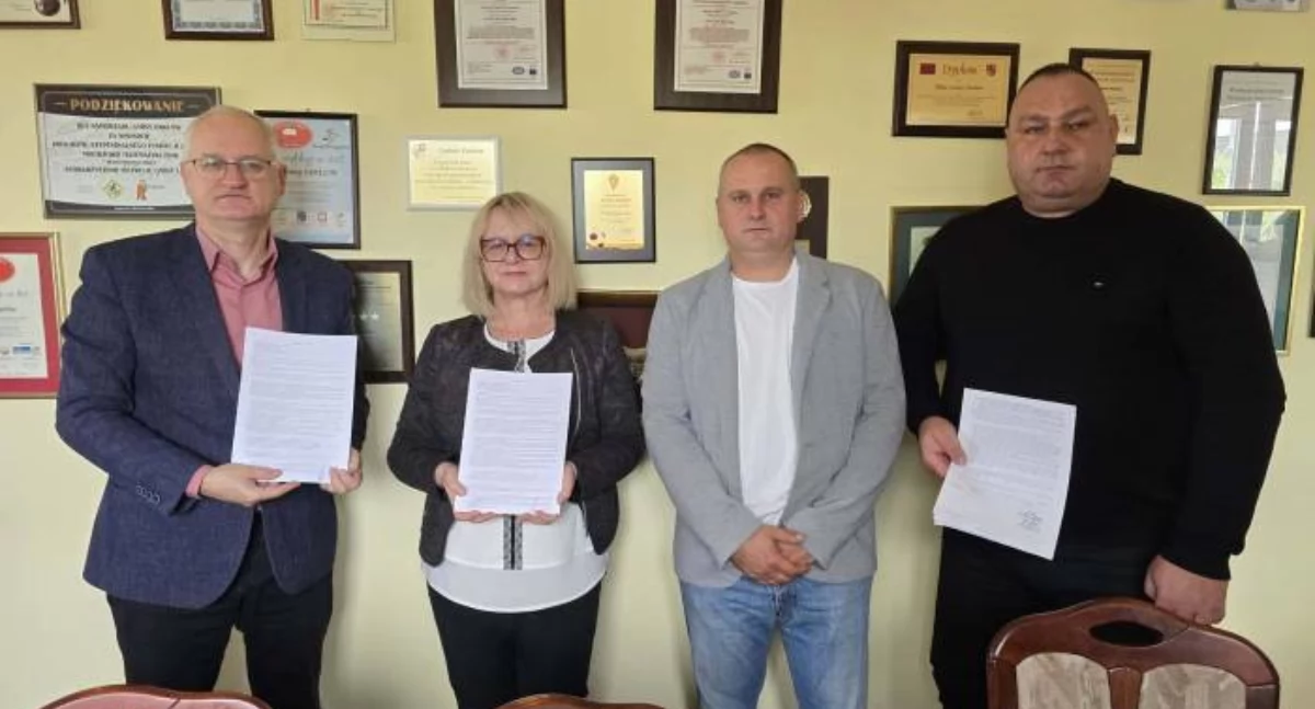 Modernizacja remizy w Kałkowie już pewna. Umowa z wykonawcą podpisana