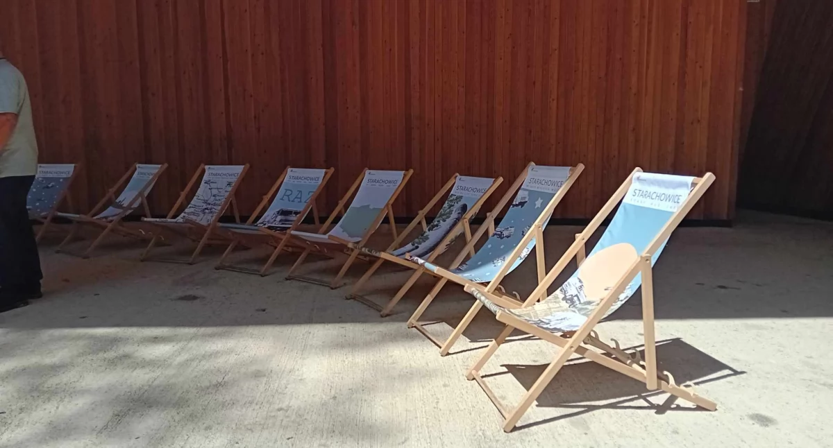 Kino na leżakach w Parku Miejskim