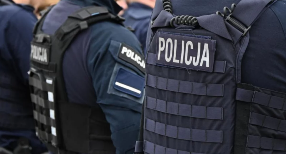 Wypadek w Szerzawach, na terenie gminy Pawłów. Zderzenie samochodu osobowego z motorowerem