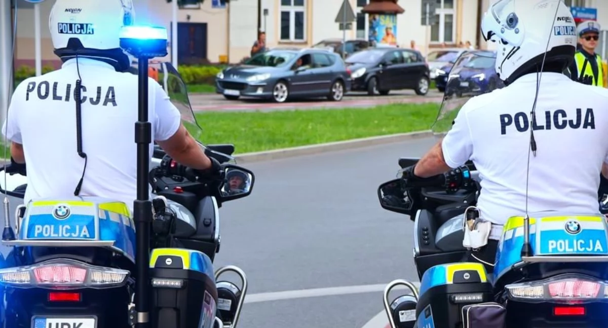 Zderzenie dwóch pojazdów w Pawłowie. 73-letni kierowca ukarany mandatem 
