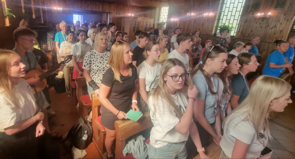 Pielgrzymi ze Starachowic w drodze - etap II Suchedniów - Odrowążek