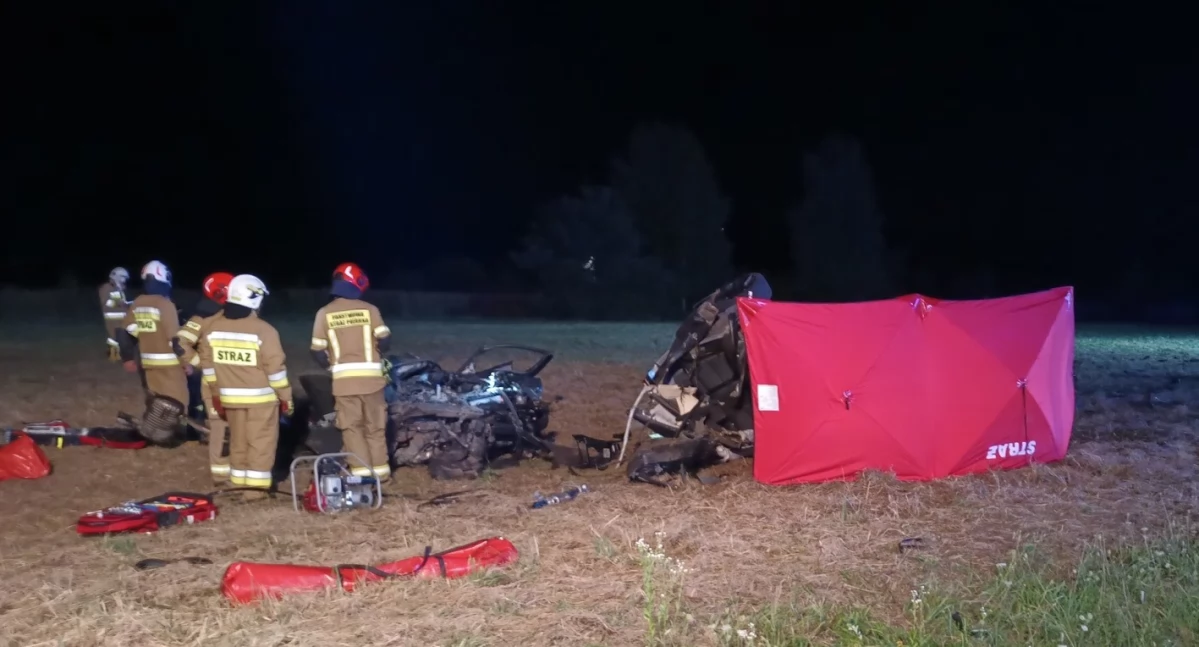 Śmiertelny wypadek – jedna osoba nie żyje, kierowca w ciężkim stanie