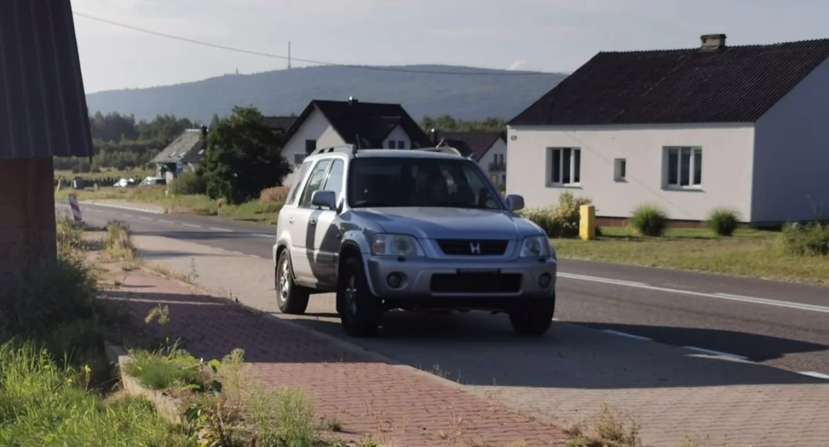 Nietrzeźwy kierowca bez uprawnień zatrzymany przez starachowicką drogówkę. Na podwójnym gazie