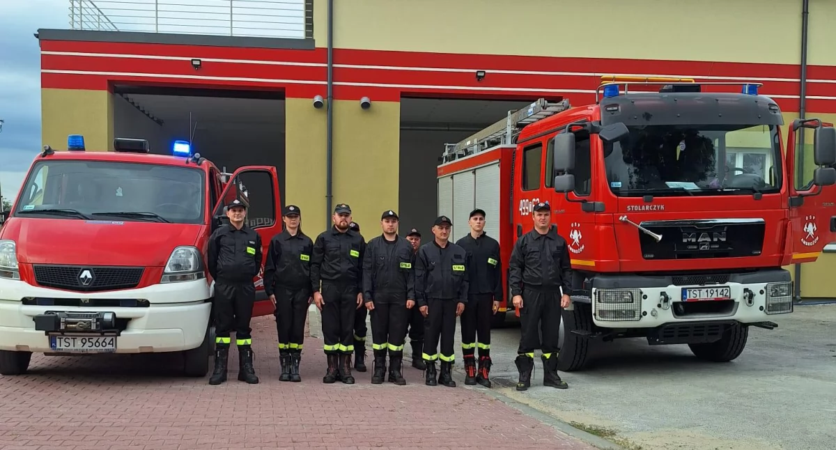 Oddali hołd st.bryg. Andrzejowi Jaroszkowi. Strażacy ze Starachowic i powiatu starachowickiego zatrzymali się na minutę ciszy 