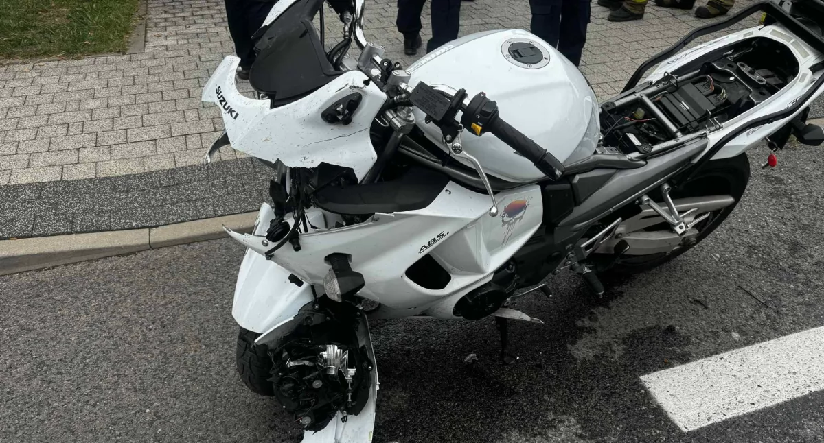 Niebezpieczna niedziela na naszych drogach. Kolizja motocykla z samochodem w Świętej Katarzynie