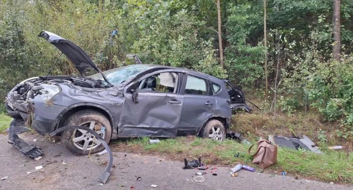 Zdarzenie drogowe między Stykowem a Kałkowem: 18-latka straciła panowanie nad samochodem i dachowała