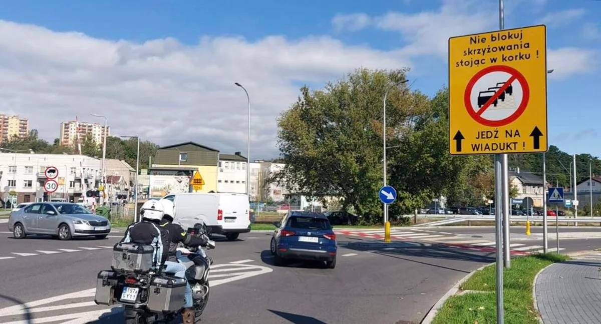  Nowy znak przy zjeździe na przejazd! Na to czekali kierowcy!