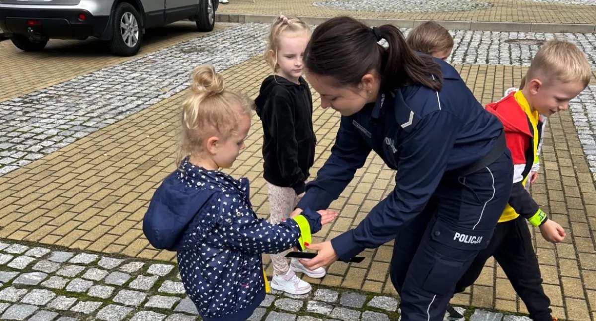 Sto lat kobiet w Policji. Klaudia Saramak z KPP w Starachowicach wie, że kobieta w mundurze łagodzi obyczaje
