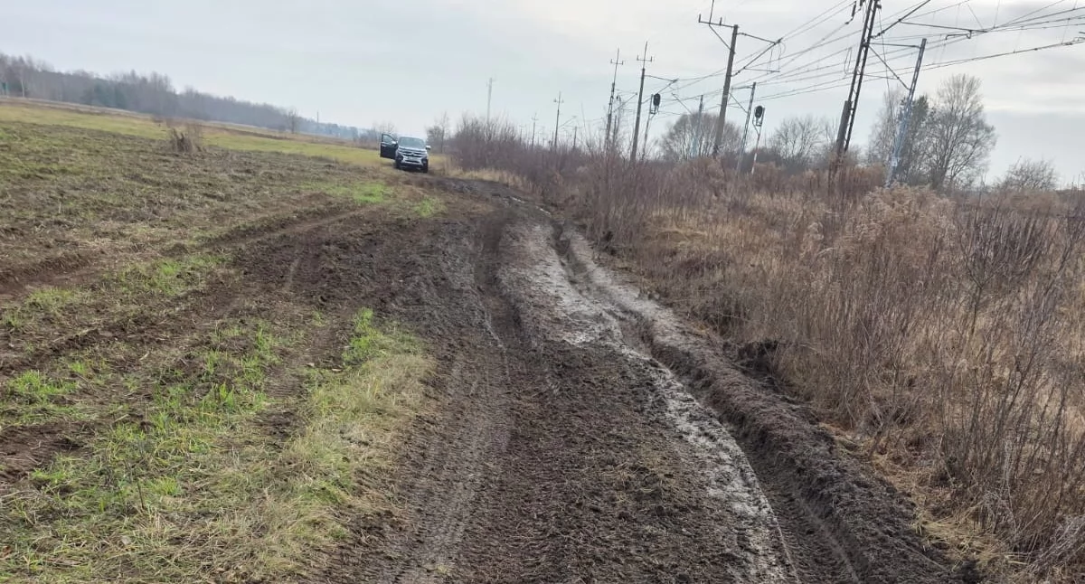 Zrujnowana droga w  gm. Brody. Rolnik skarży się na dojazd do pola