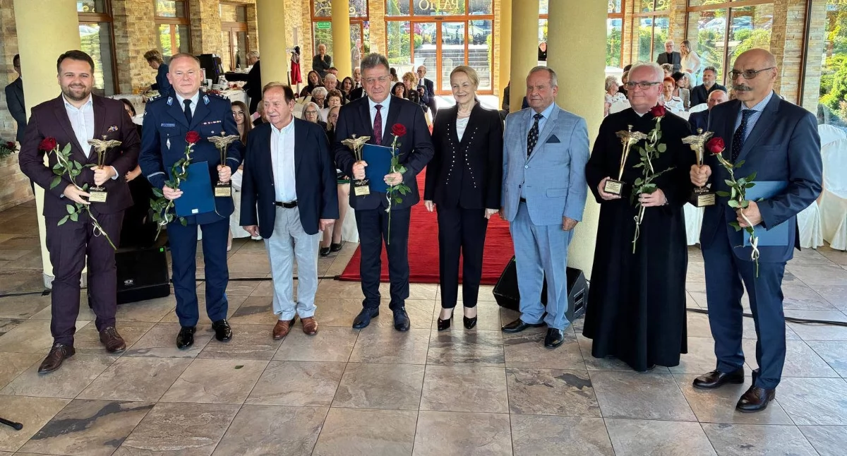  Laureaci uhonorowani w Świętokrzyskim Dworku. 