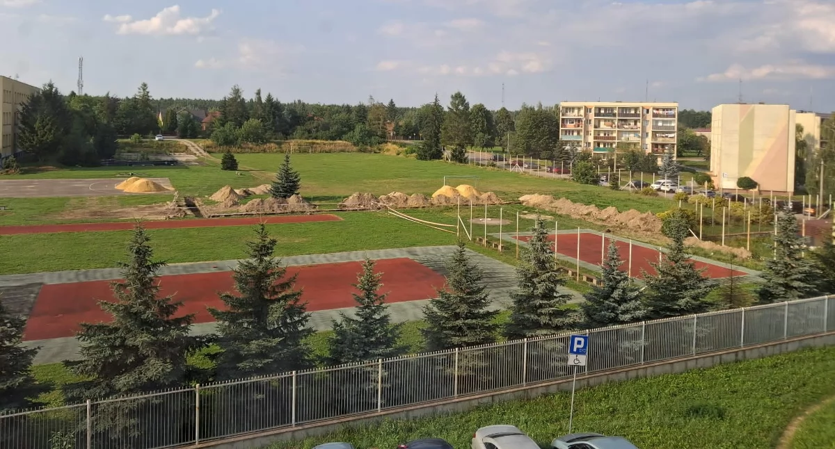 Przekopane boisko przy SP nr 11 w Starachowicach. Co się tam szykuje?
