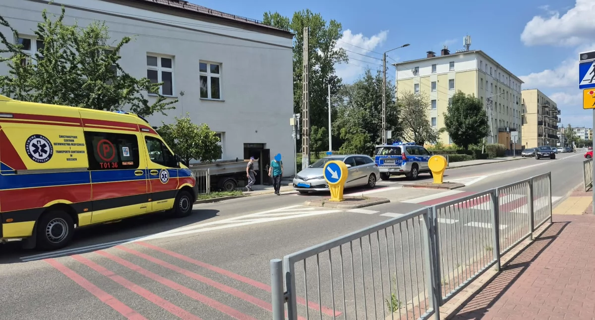 Potrącenie przy SP nr 9 w Starachowicach. Na miejscu pogotowie i policja