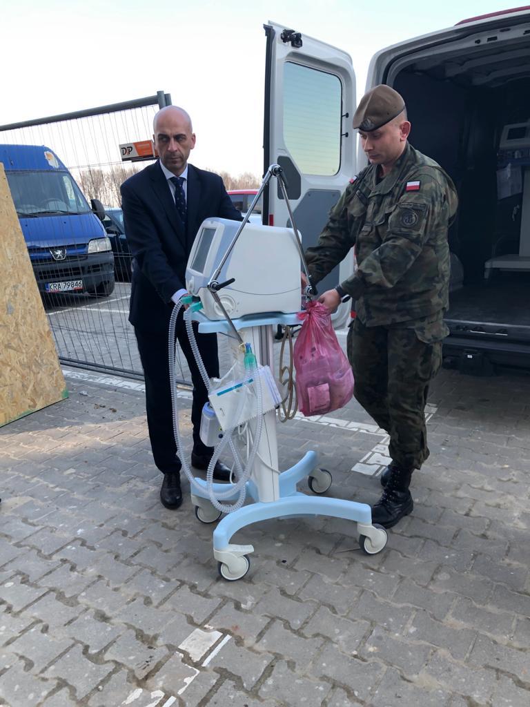 Te urządzenia mają ratować komuś życie. Respiratory trafiły do szpitala