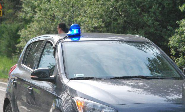 PILNE: śmierć na drodze. Policja i przedstawiciele służb ratunkowych na miejscu