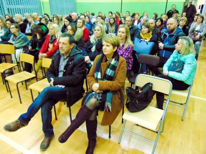 To nasi ojcowie budowali szkołę dla naszych dzieci