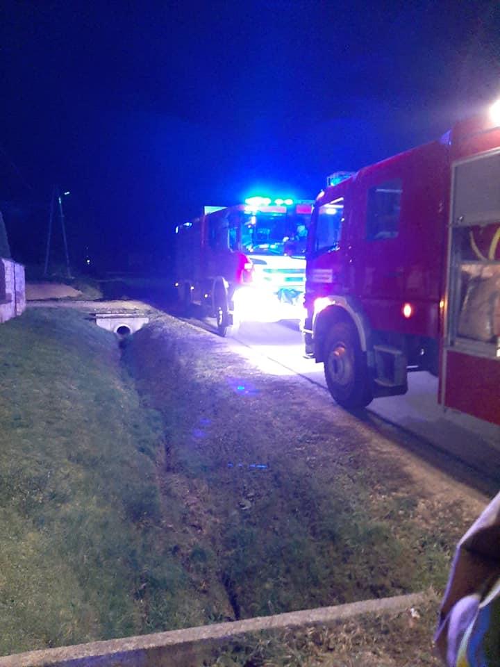Akcja na terenie gminy. Sadze w ogniu [ZDJĘCIA]