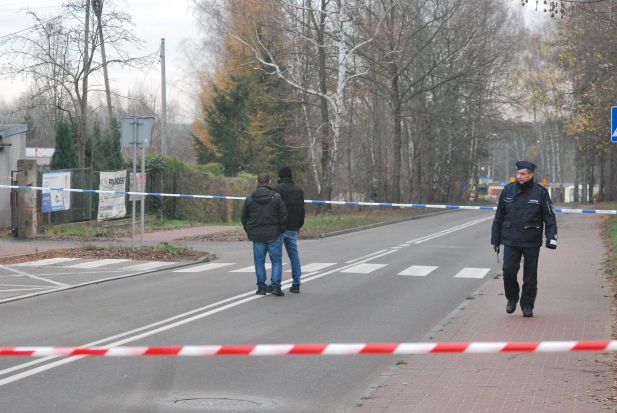 Z OSTATNIEJ CHWILI: akcja przed budynkiem Prokuratury zakończona. Wiemy co było w paczce [ZDJĘCIA]