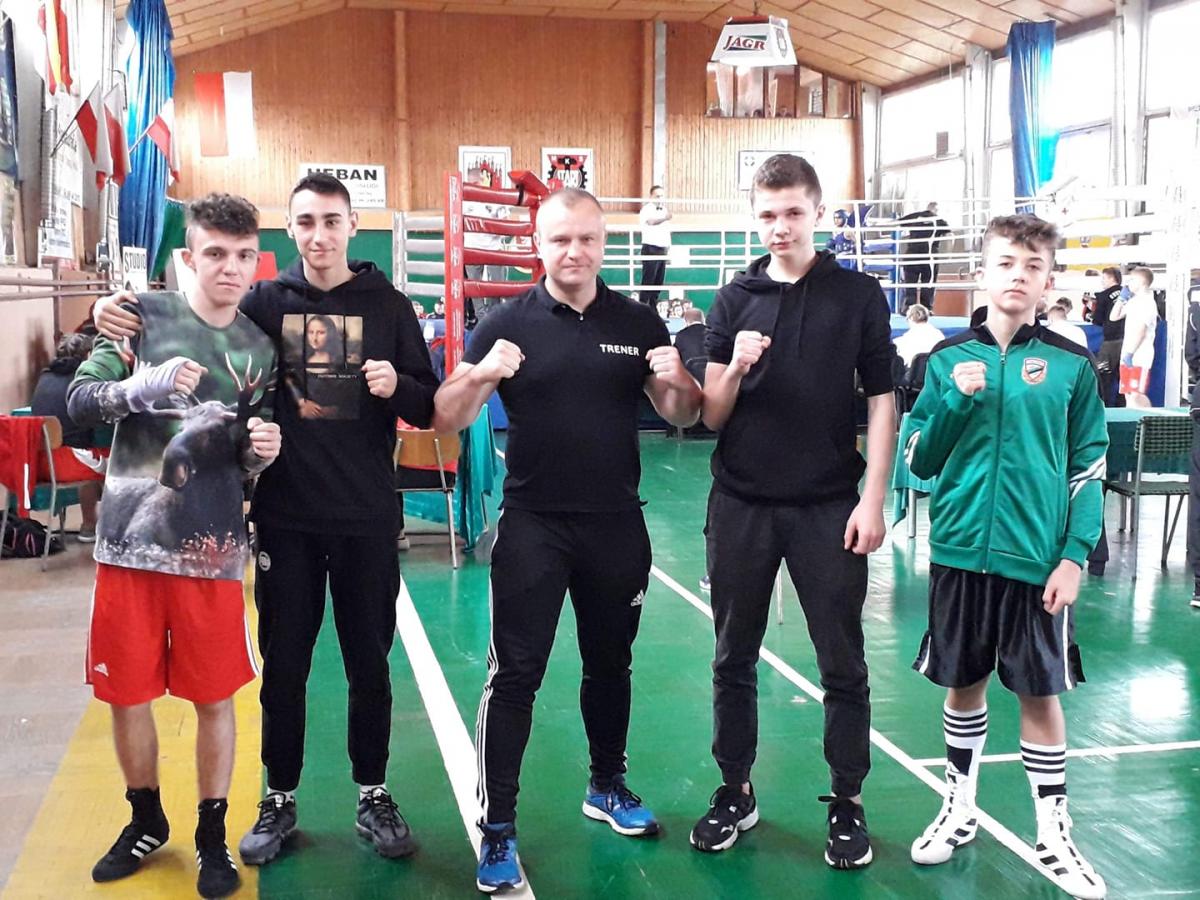 Starachowicki pięściarz na podium. Medalowa jesień podopiecznych Pawła Pożogi [ZDJĘCIA]