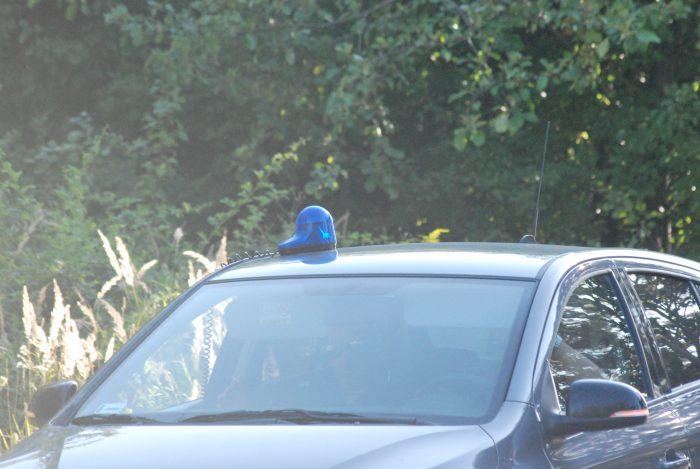 Z OSTATNIEJ CHWILI: kraksa na skrzyżowaniu. Policjanci i strażacy na miejscu