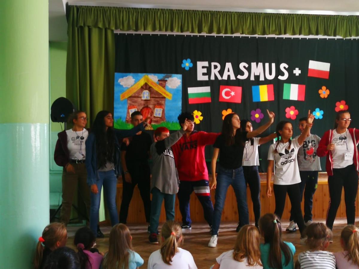 Turcy, Bułgarzy, Włosi, Rumuni w Społecznej Szkole Podstawowej STO [ZDJĘCIA]